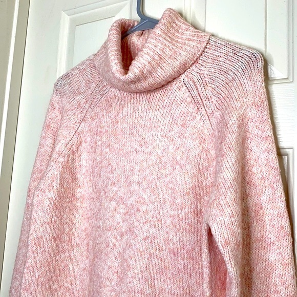 MICHAEL KORS Blossom Heathered High Low Turtleneck Pink Sweater M - Picture 6 of 11